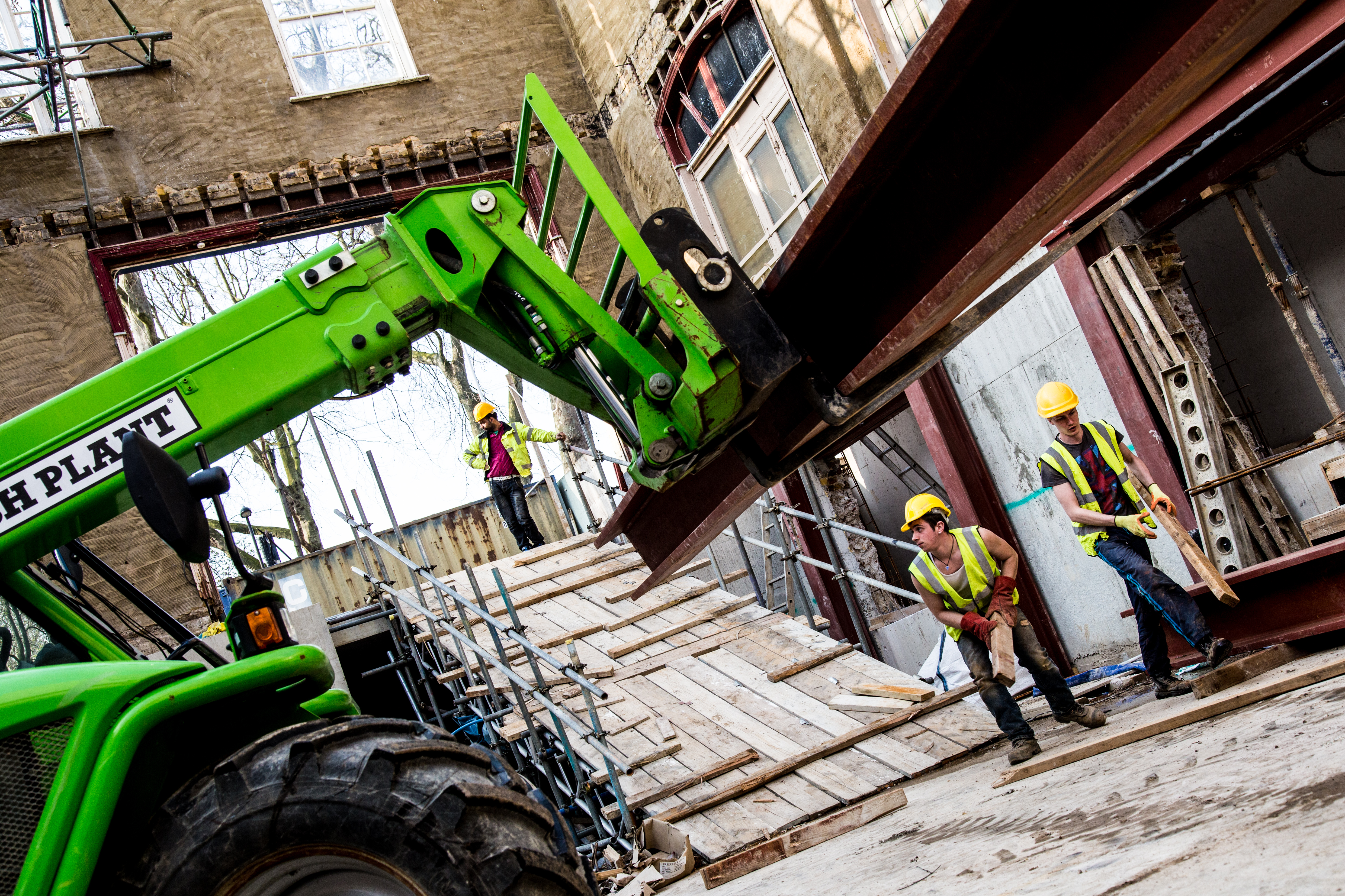 Steel beam lift telehandler